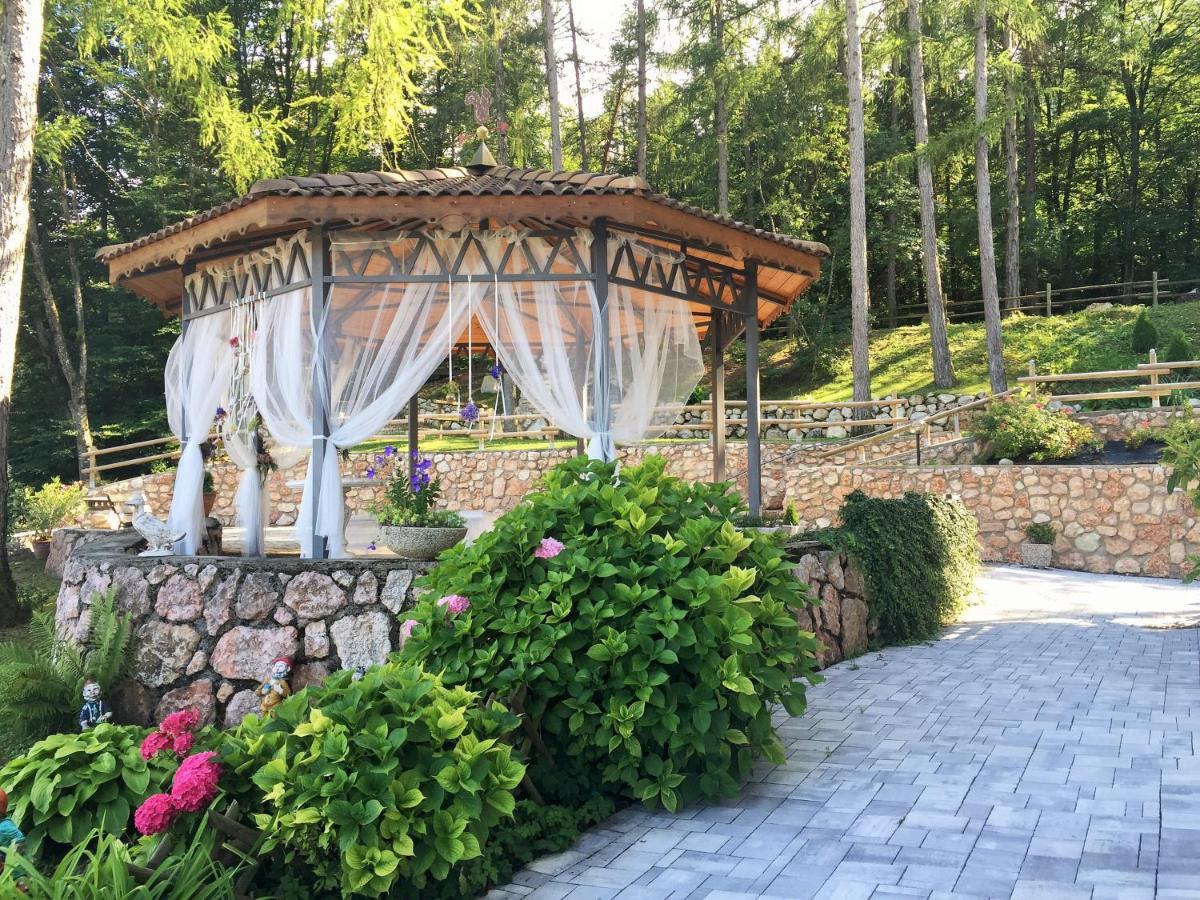 Hotel Ristorante Scoiattolo Sporminore 外观 照片