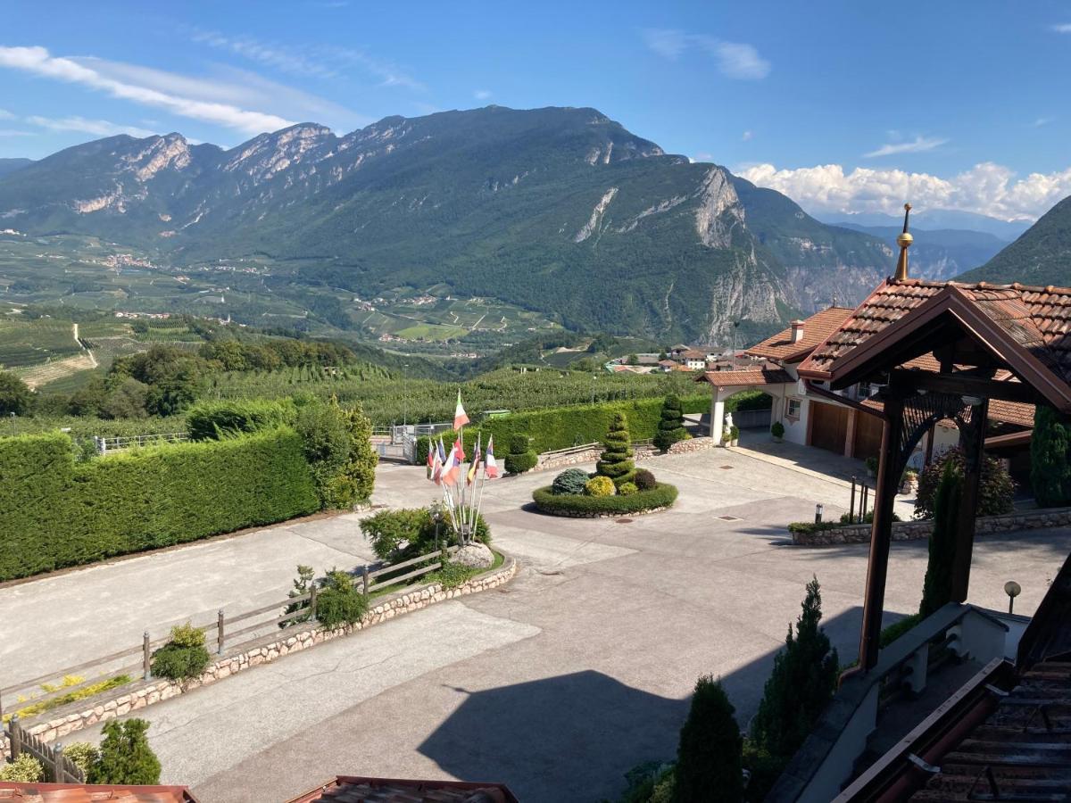 Hotel Ristorante Scoiattolo Sporminore 外观 照片