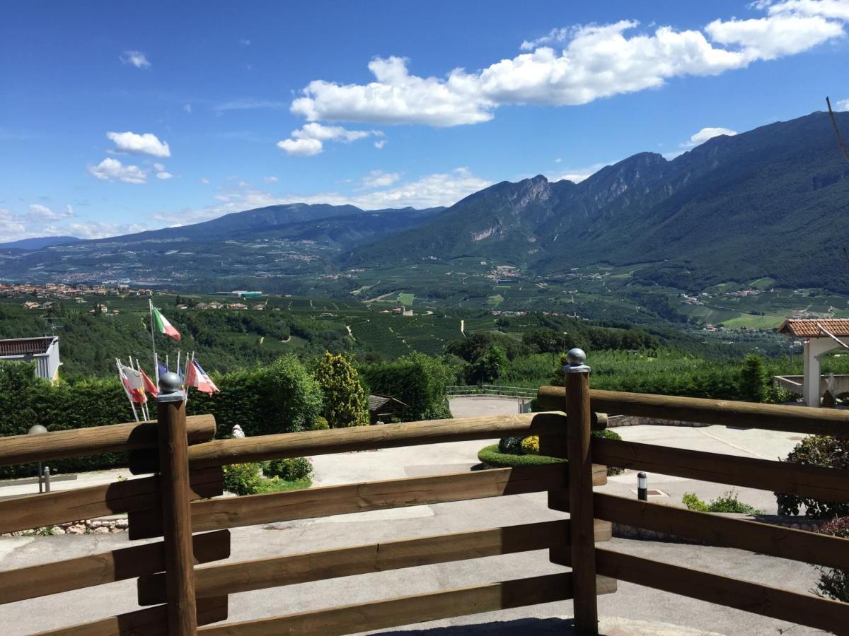 Hotel Ristorante Scoiattolo Sporminore 外观 照片