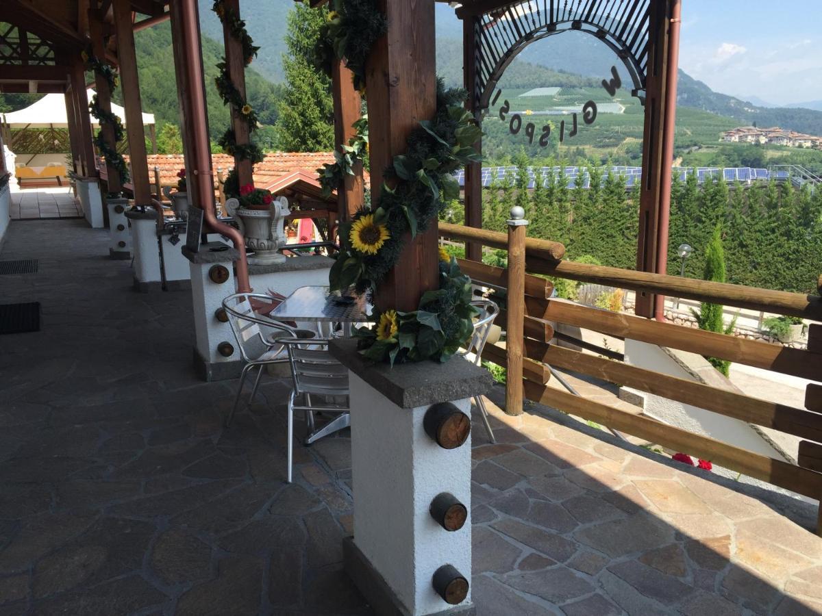 Hotel Ristorante Scoiattolo Sporminore 外观 照片
