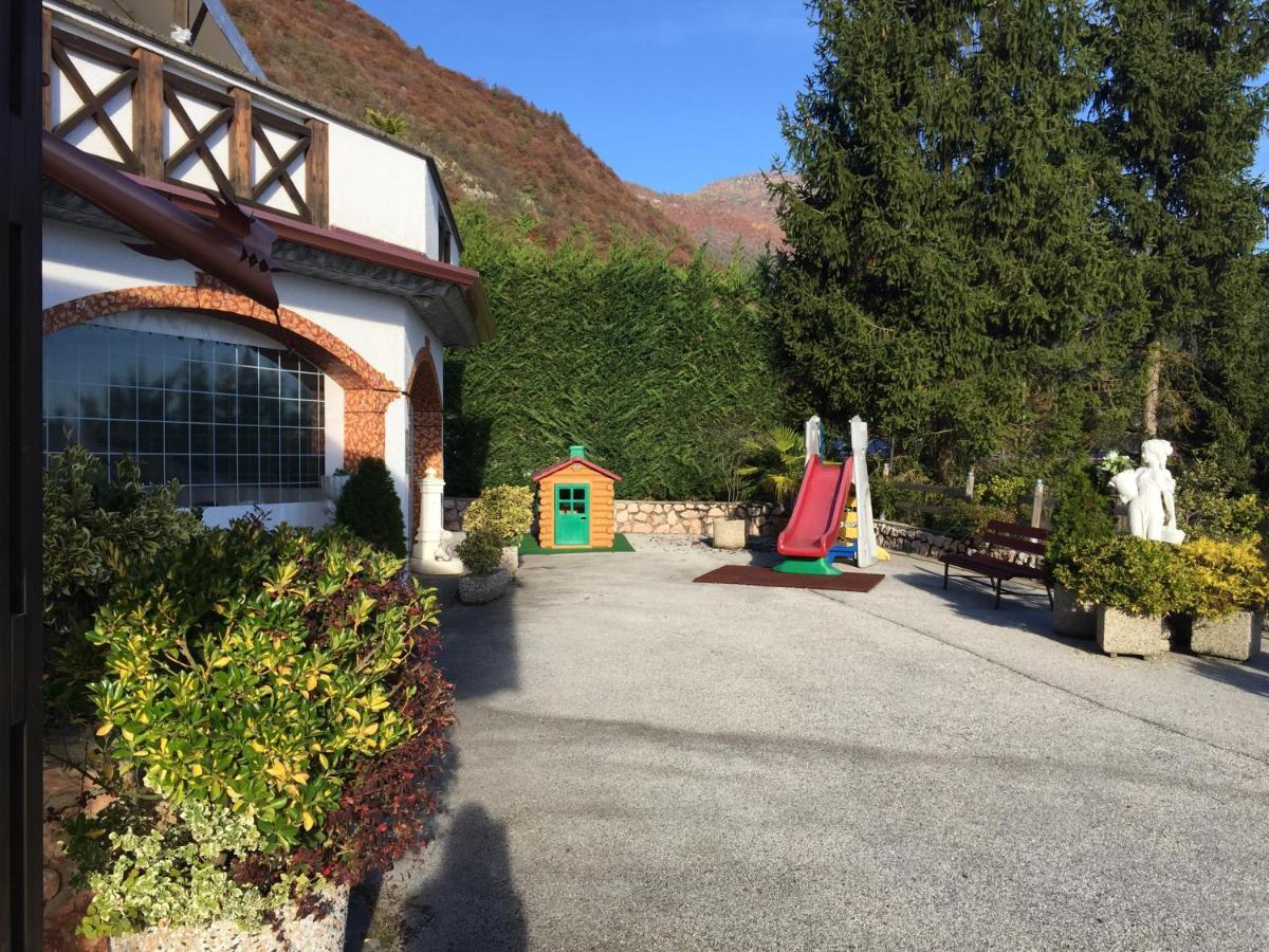 Hotel Ristorante Scoiattolo Sporminore 外观 照片