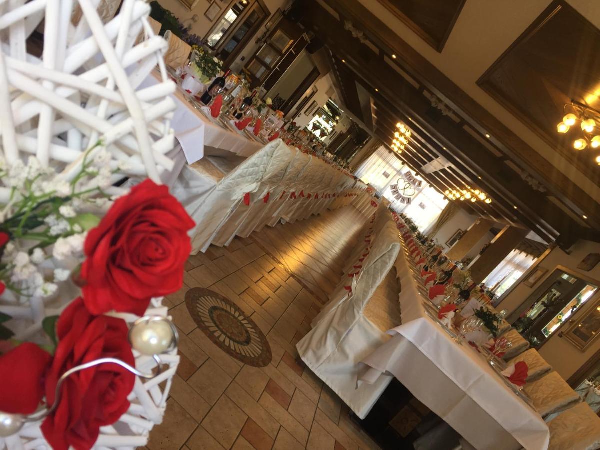 Hotel Ristorante Scoiattolo Sporminore 外观 照片
