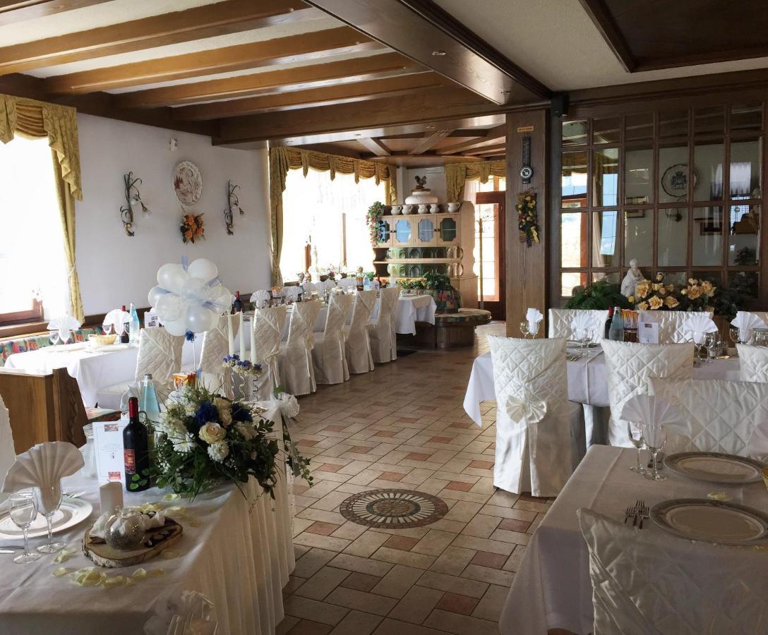 Hotel Ristorante Scoiattolo Sporminore 外观 照片