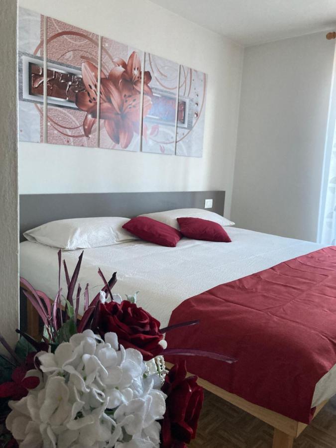 Hotel Ristorante Scoiattolo Sporminore 外观 照片