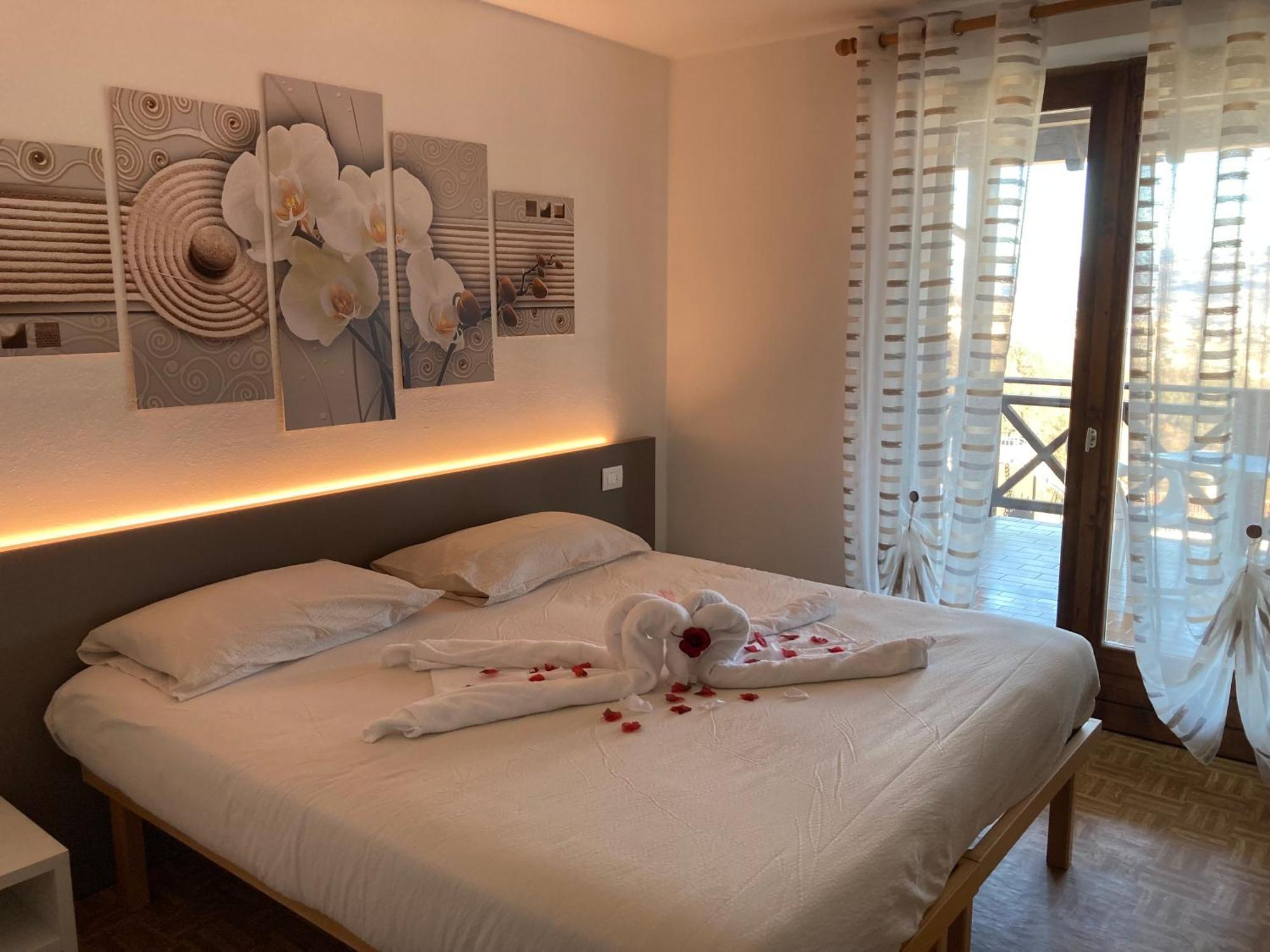 Hotel Ristorante Scoiattolo Sporminore 外观 照片